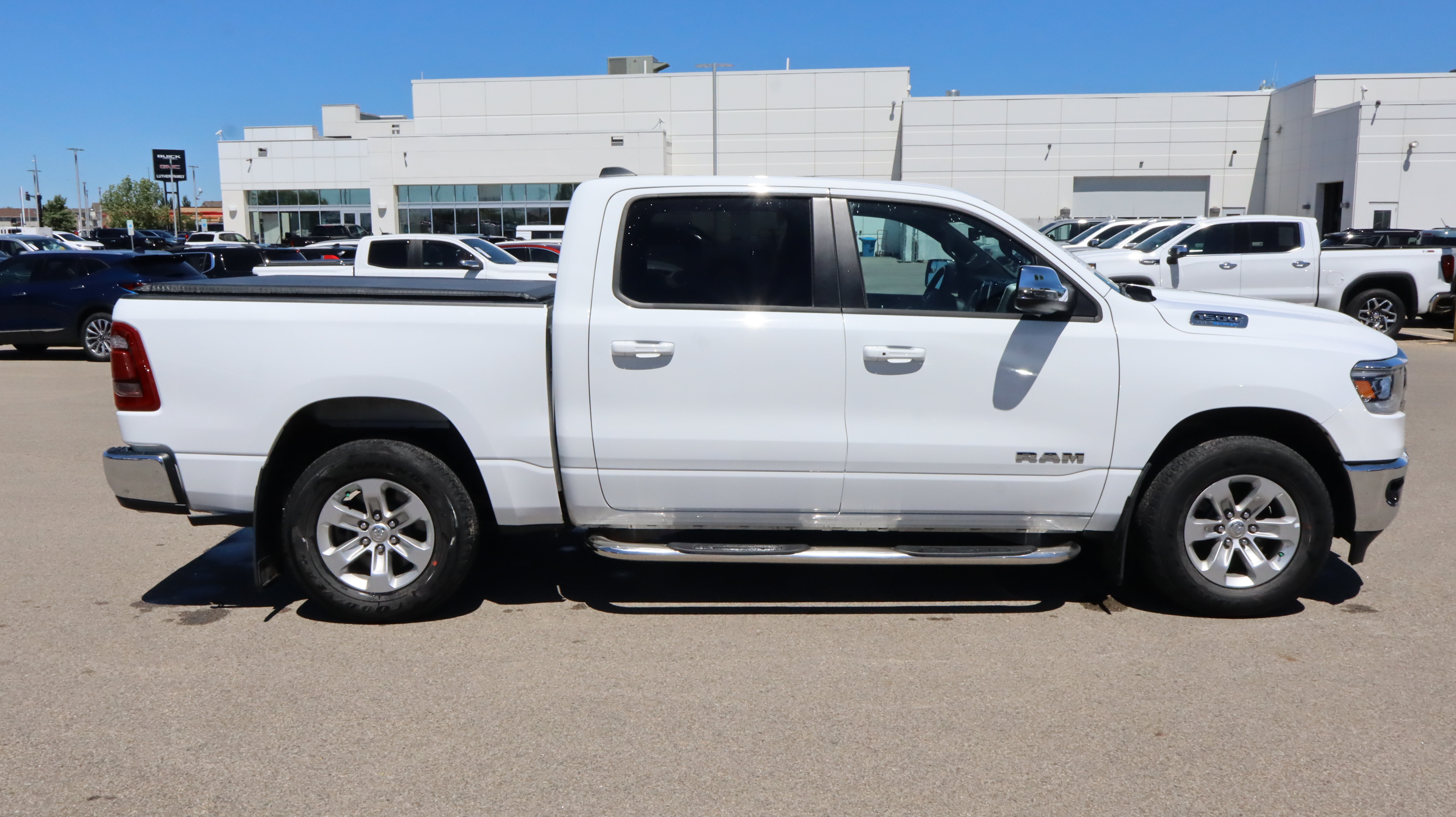 Used 2023 RAM 1500 Laramie AWD/4WD image 8