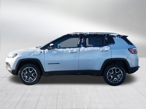 New 2026 Jeep Compass Trailhawk w/ Trailer Tow Group AWD/4WD image 4