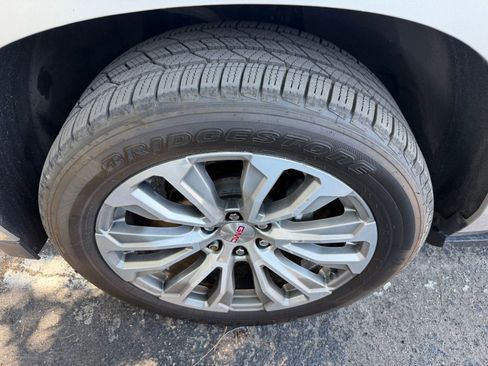 Used 2023 GMC Yukon Denali AWD/4WD image 5