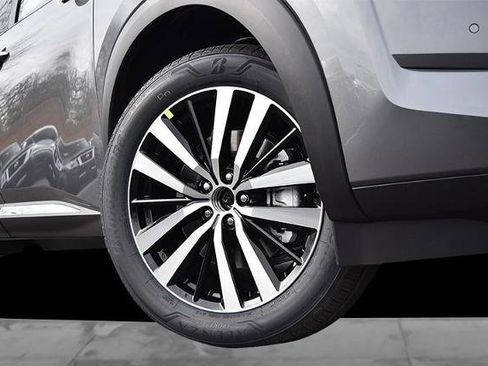 New 2025 Nissan Pathfinder Platinum image 3