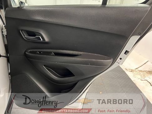 Used 2020 Chevrolet Trax LS FWD image 33