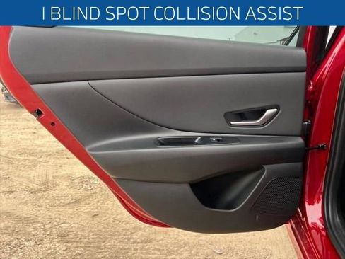 Used 2025 Hyundai Elantra SEL image 10