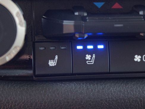 Used 2024 Toyota Tundra Limited AWD/4WD image 8