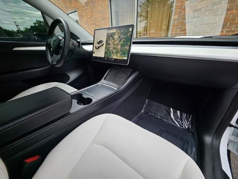 Used 2022 Tesla Model Y Long Range AWD/4WD image 57