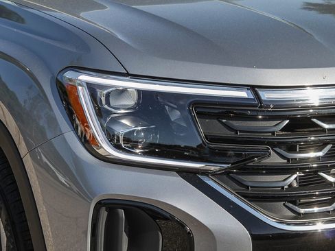 New 2026 Volkswagen Atlas Cross Sport SE AWD/4WD image 4