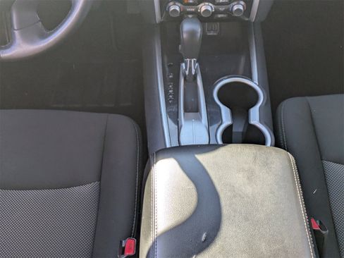 Used 2020 Nissan Pathfinder SV image 21