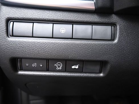 Used 2024 Nissan Rogue SV FWD image 19