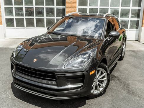 Used 2022 Porsche Macan image 2