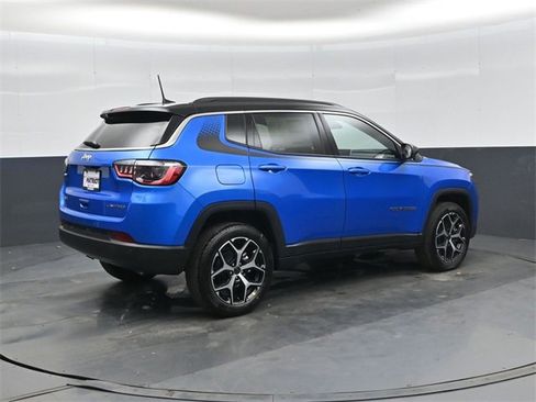 New 2026 Jeep Compass Limited w/ Mopar Graphics Package image 4