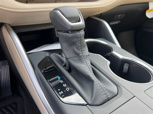 New 2025 Toyota Highlander XLE image 32