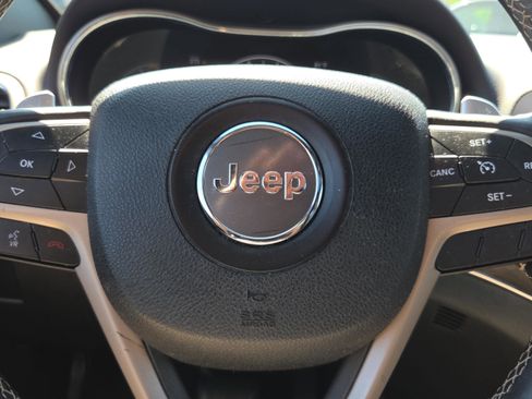 Used 2017 Jeep Grand Cherokee Limited image 32