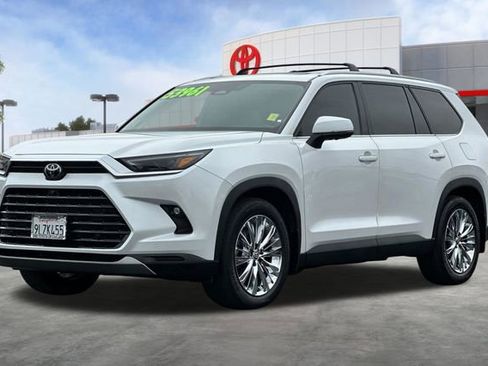 Certified 2024 Toyota Grand Highlander AWD image 10