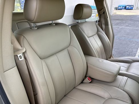Used 2007 Cadillac DTS w/ Trunk Convenience Package FWD image 35