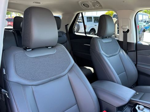 New 2026 Ford Explorer Active RWD image 18