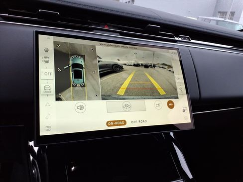 New 2026 Land Rover Range Rover Long Wheelbase SE AWD/4WD image 18