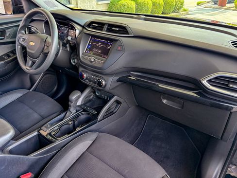 Used 2023 Chevrolet TrailBlazer LT FWD image 25