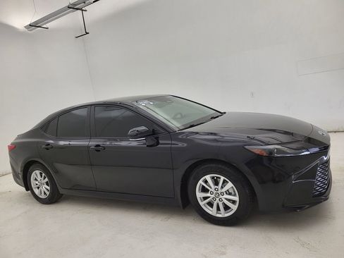 Used 2025 Toyota Camry LE image 1