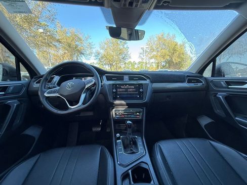Used 2022 Volkswagen Tiguan SE image 16