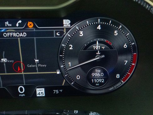 Used 2023 Bentley Continental GT V8 image 22