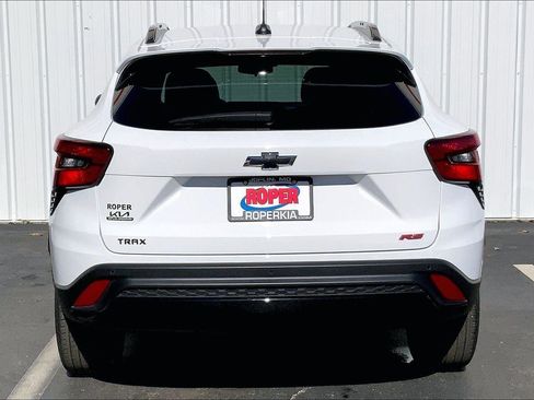 Used 2024 Chevrolet Trax RS w/ Sunroof Package image 4