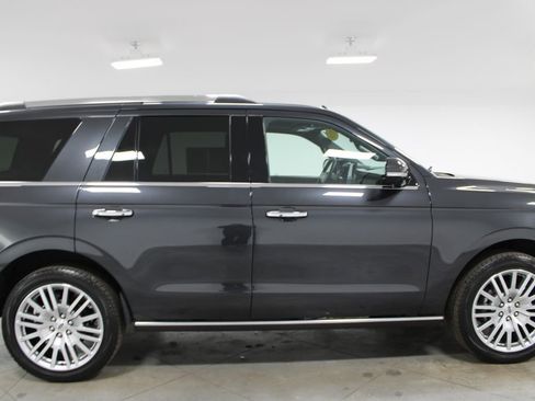 Used 2024 Ford Expedition Limited image 11