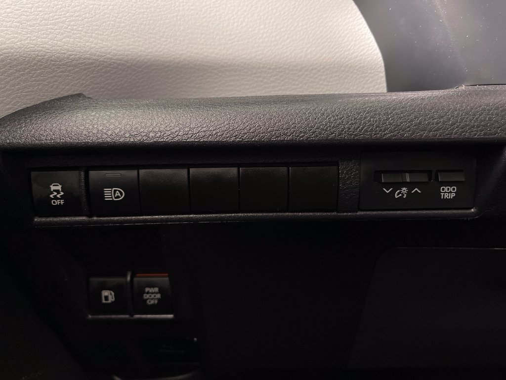 Certified 2026 Toyota Sienna LE FWD image 28