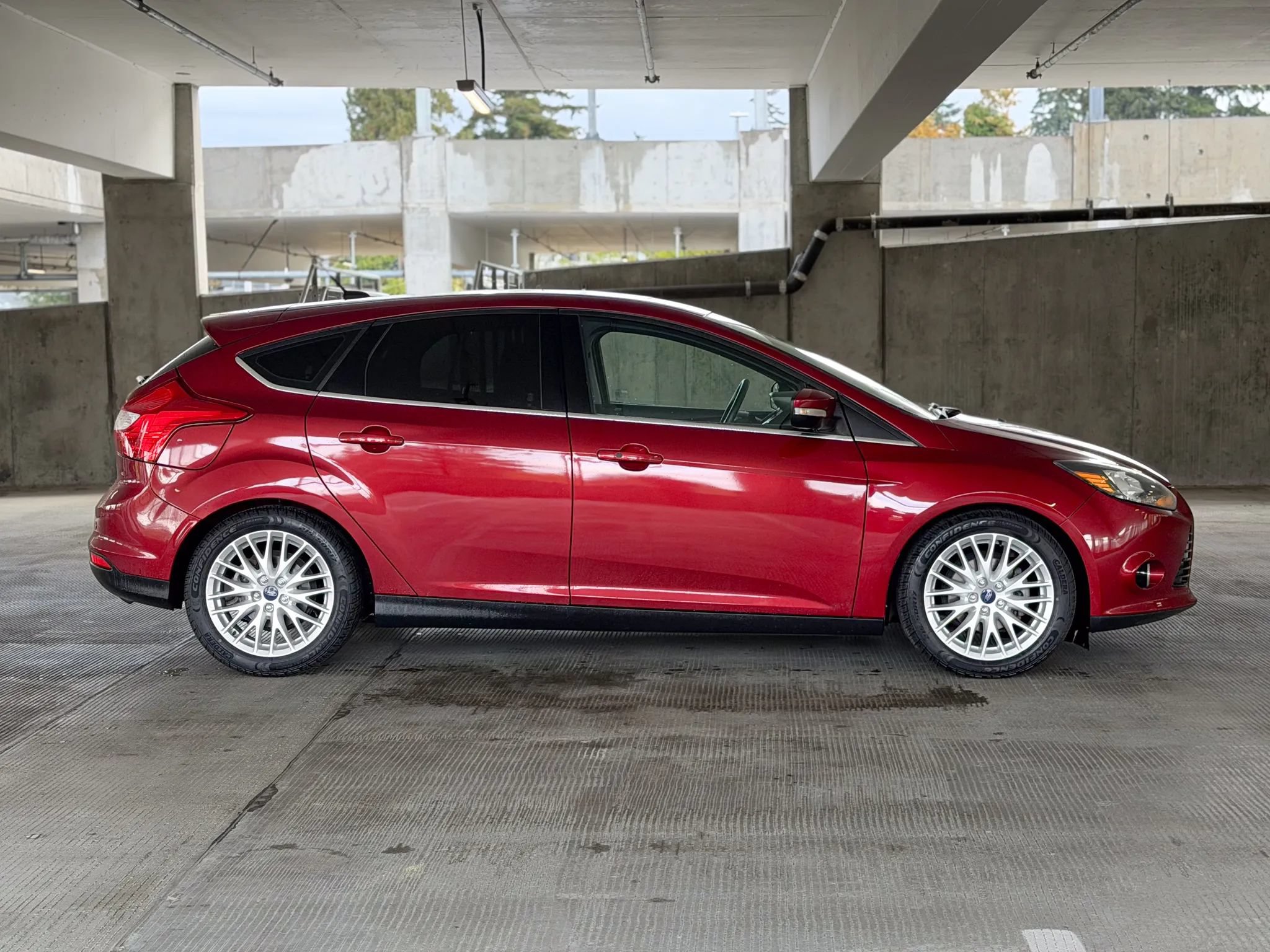 Used 2014 Ford Focus Titanium FWD image 4