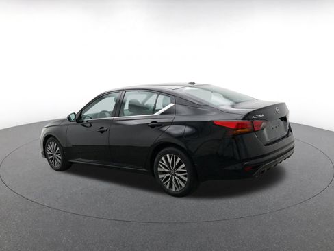 Used 2025 Nissan Altima 2.5 SV FWD image 7