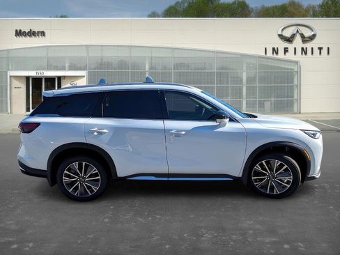 New 2026 INFINITI QX60 Luxe w/ Family Package image 3