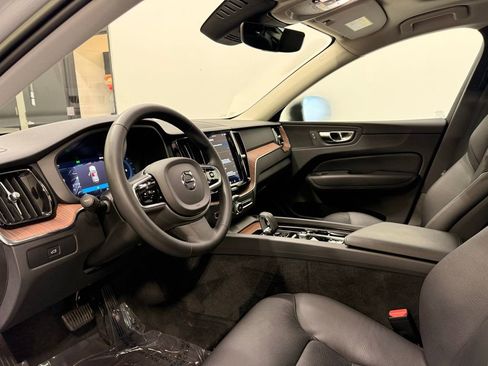 Used 2023 Volvo XC60 B5 Plus w/ Climate Package image 11