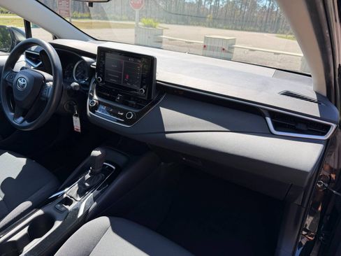 Used 2022 Toyota Corolla LE FWD image 31