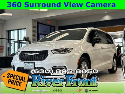 New 2025 Chrysler Pacifica Select