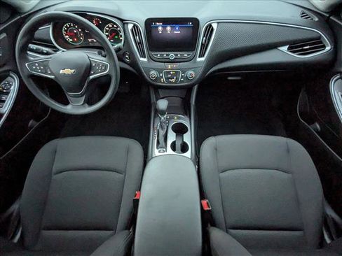 Certified 2025 Chevrolet Malibu LS image 17