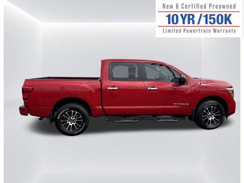 Used 2021 Nissan Titan SV w/ SV Convenience Package image 5