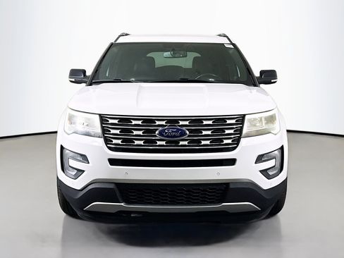 Used 2017 Ford Explorer XLT w/ Equipment Group 202A FWD image 2
