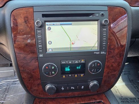 Used 2013 Chevrolet Avalanche LTZ AWD/4WD image 19