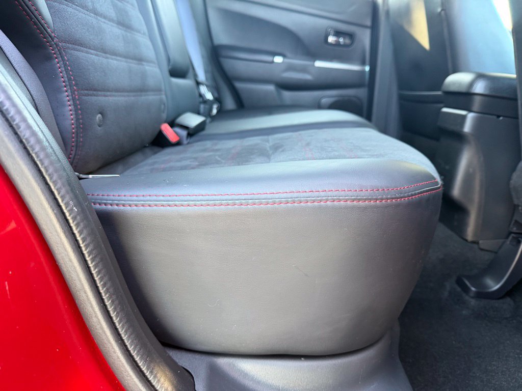 Used 2025 Mitsubishi Outlander Sport SE AWD/4WD image 35