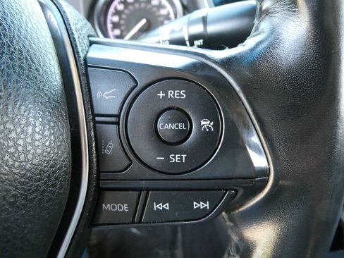 Used 2018 Toyota Camry SE w/ Convenience Package FWD image 13