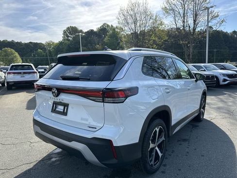 New 2025 Volkswagen Tiguan SE image 5