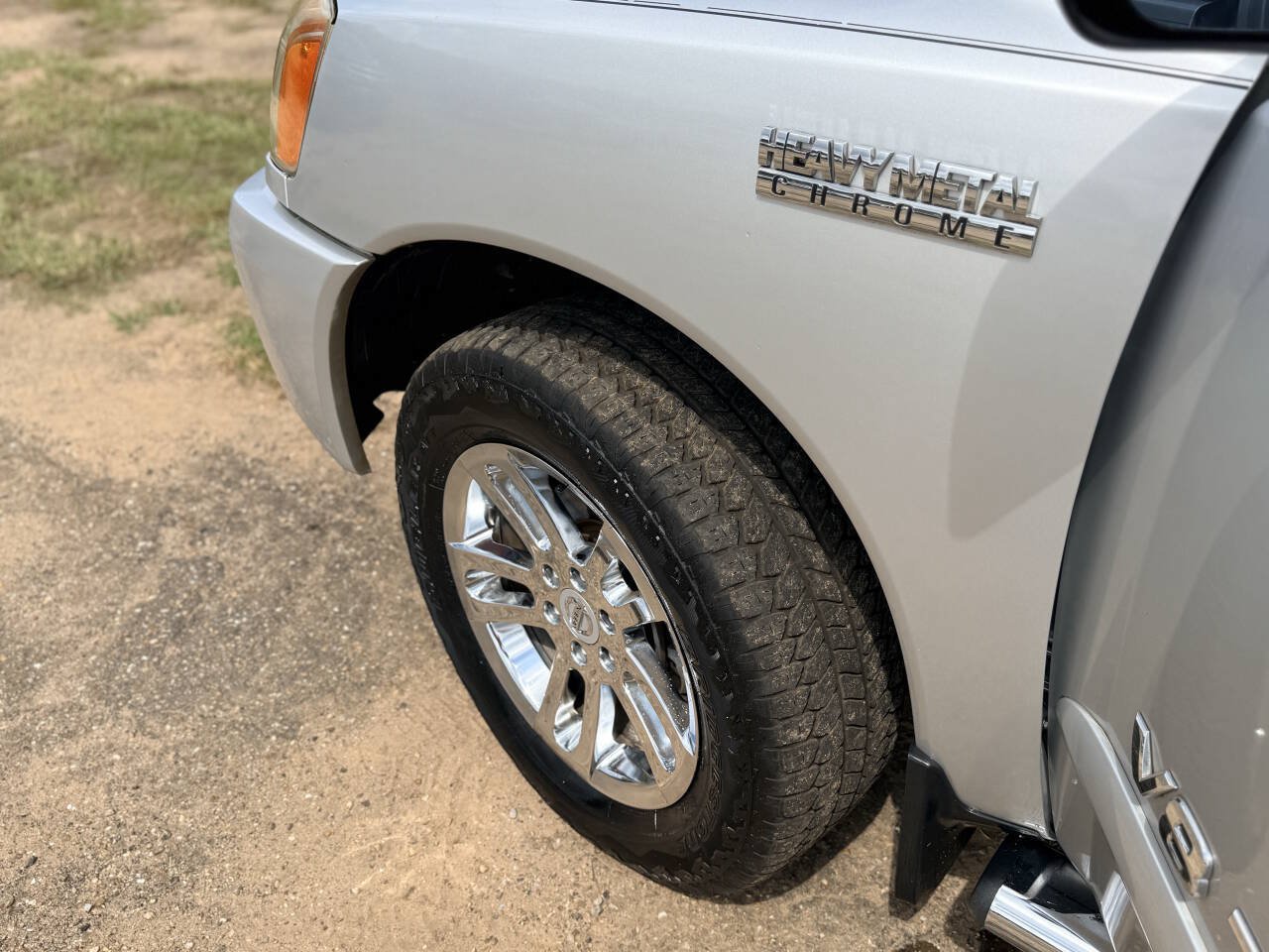 Used 2012 Nissan Titan SV w/ SV Value Truck Pkg RWD image 9