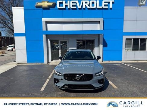 Used 2024 Volvo S60 B5 Core image 1