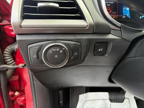 Used 2020 Ford Fusion SE FWD image 19