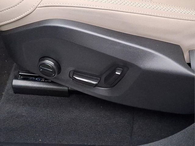 Certified 2026 Volvo XC90 B6 Plus AWD/4WD image 11