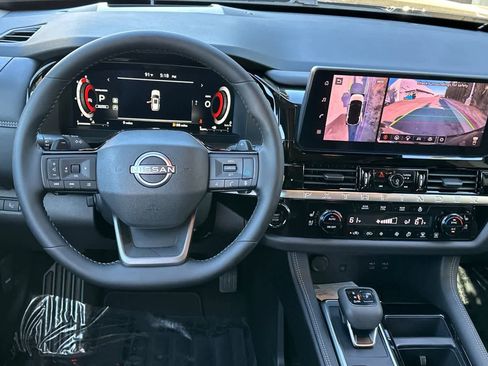 New 2026 Nissan Pathfinder Platinum AWD/4WD image 16