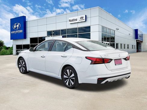 Used 2022 Nissan Altima 2.5 SV w/ SV Premium Package FWD image 7