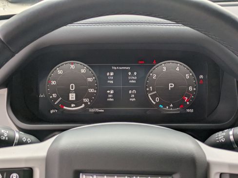 Used 2025 Land Rover Defender 130 X-Dynamic SE image 17