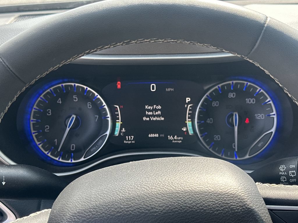 Used 2024 Chrysler Pacifica Touring-L FWD image 25