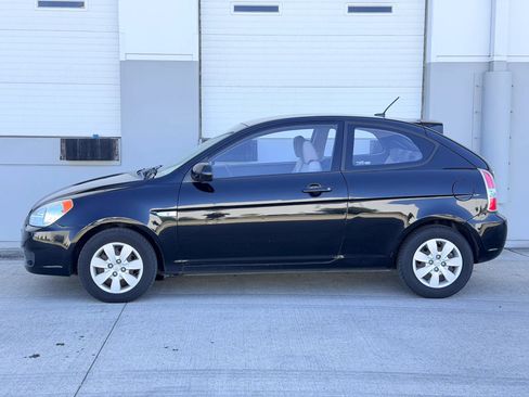 Used 2011 Hyundai Accent GS w/ Premium Pkg 3 FWD image 2