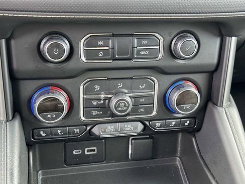 Certified 2022 Chevrolet Suburban Premier AWD/4WD image 25