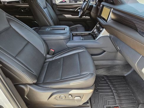 Used 2021 GMC Yukon XL Denali w/ Denali Premium Package AWD/4WD image 14